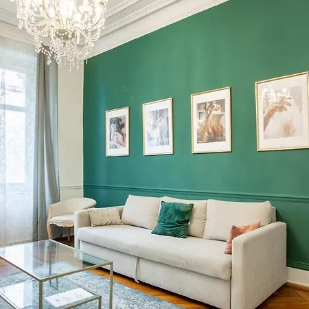 Suite Deluxe Esprit Royaute - Jacuzzi, Mulhouse Centre