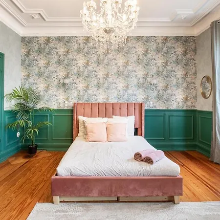 Suite Deluxe Esprit Royaute - Jacuzzi, Mulhouse Centre Mülhausen