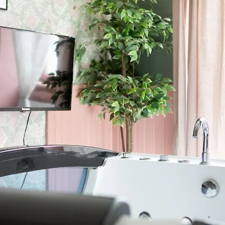 By Ozc Immo, La Royal Room, Jacuzzi * Mulhouse