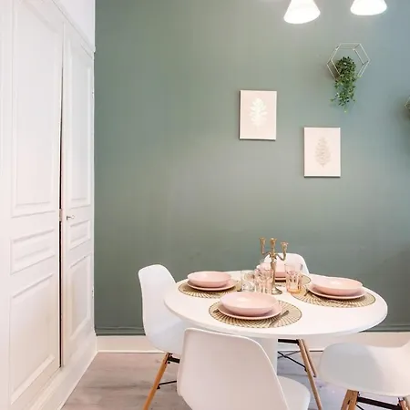 Appartement Suite Deluxe Esprit Royaute - Jacuzzi, Mulhouse Centre *