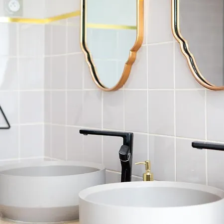 Appartement Suite Deluxe Esprit Royaute - Jacuzzi, Mulhouse Centre *